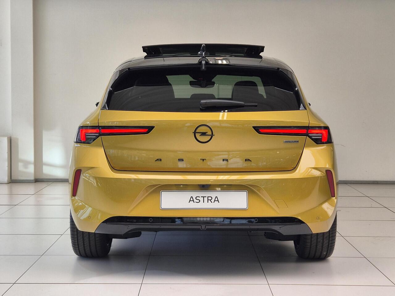 Opel ASTRA 1.2 Turbo Hybrid Ultimate Automaat | Head-up Display | Panoramisch Schuif/Kanteldak | Navigatie | Keyless Entry | AGR Comfortstoelen |