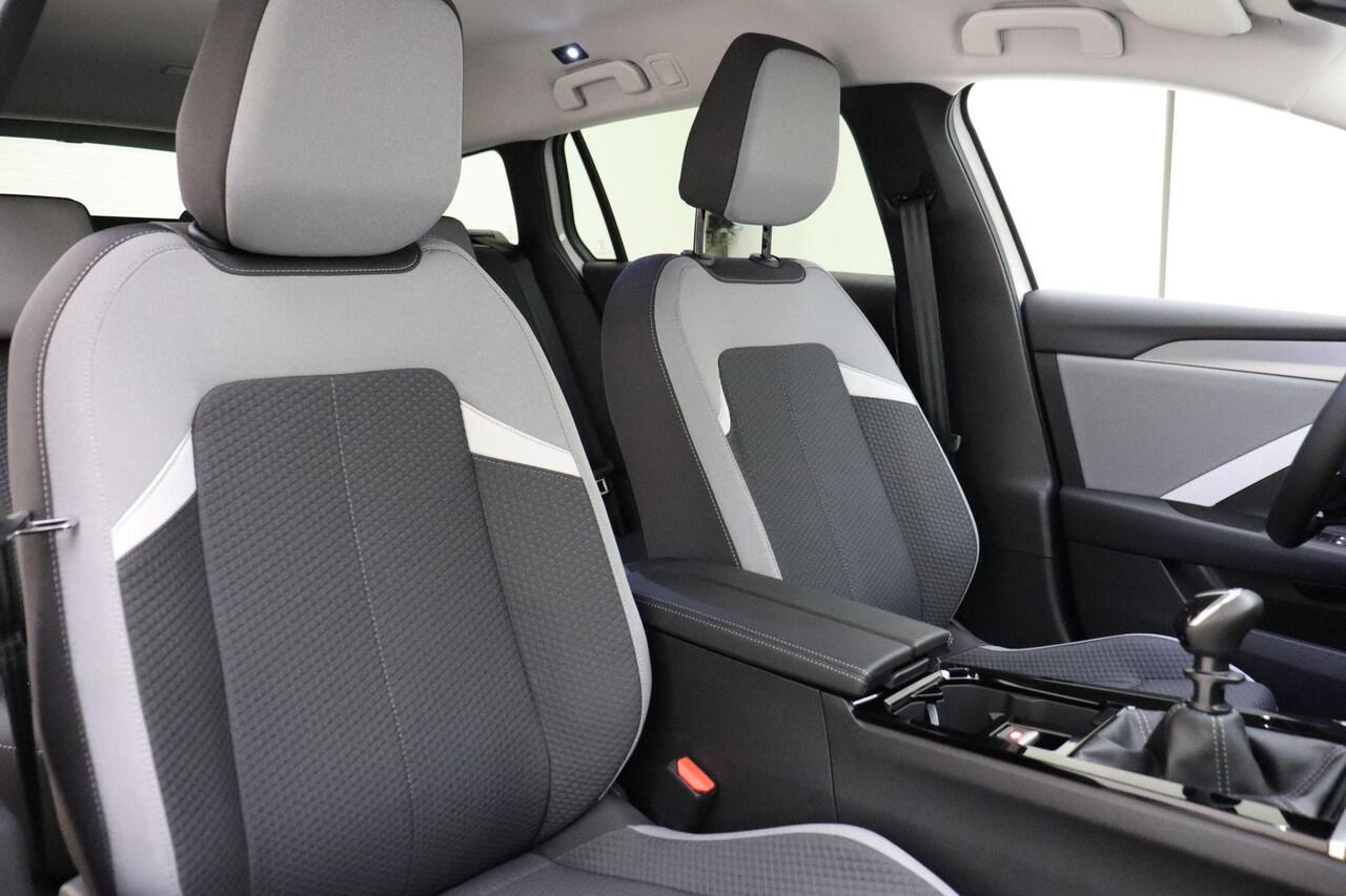 Opel ASTRA Sports Tourer 1.2 Turbo Business Edition | Climate Control | Navigatie | Camera | Stoel- en stuurverwarming | Full LED | 16'' LM Velgen