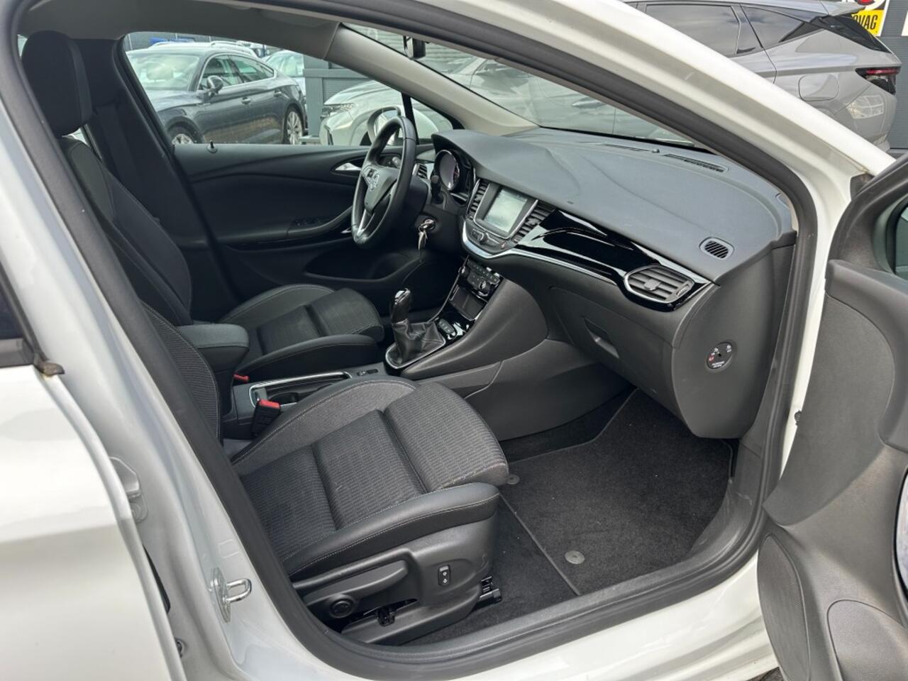 Opel ASTRA Sports Tourer 1.2T Business Elegance Navigatie