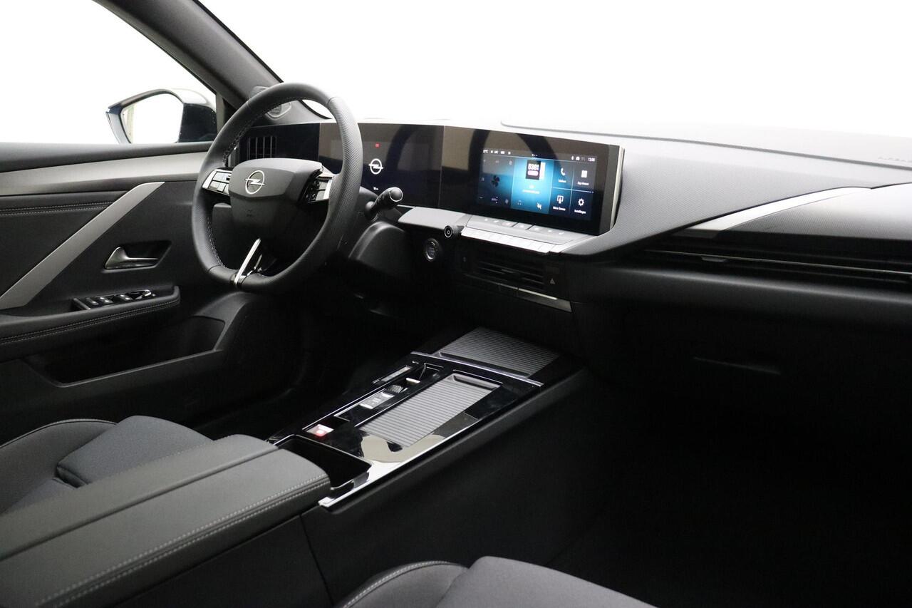 Opel ASTRA Sports Tourer 1.2 Turbo Hybrid GS Ultimate | ¤ 6.200 ACTIEKORTING! | Navigatie | 18"Lichtmetalen velgen | Elektrisch Panoramadak | Keyless | Stoel & Stuurverwarming | Camera | Climate control