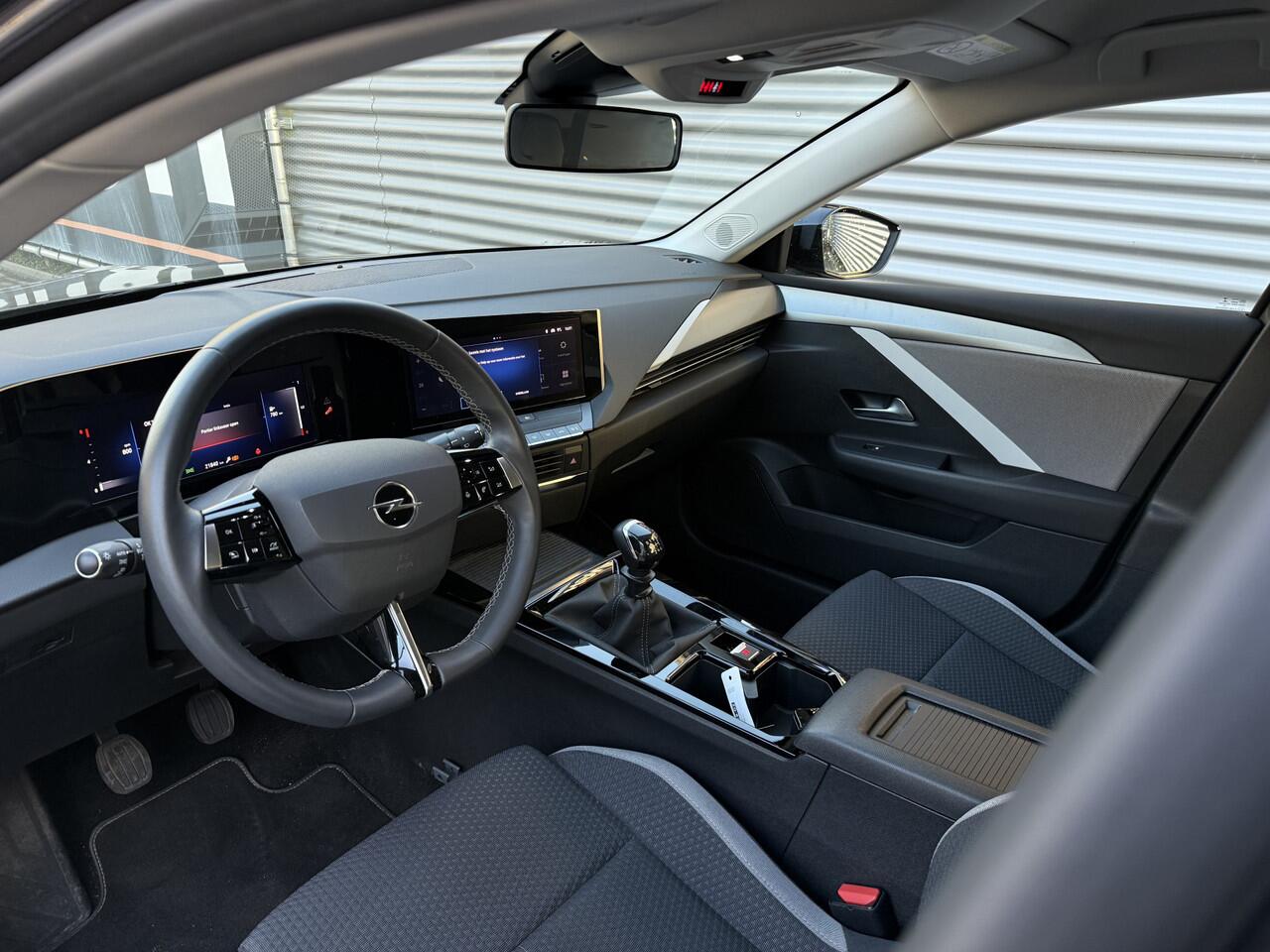 Opel ASTRA 1.2 Edition met 21.840km!! Als nieuw!! | PDC V+A | Navi | Led Koplampen | Cruise | Clima | LM Velgen | RIJKLAARPRIJS INCL 12 MAANDEN GARANTIE EN BEURT