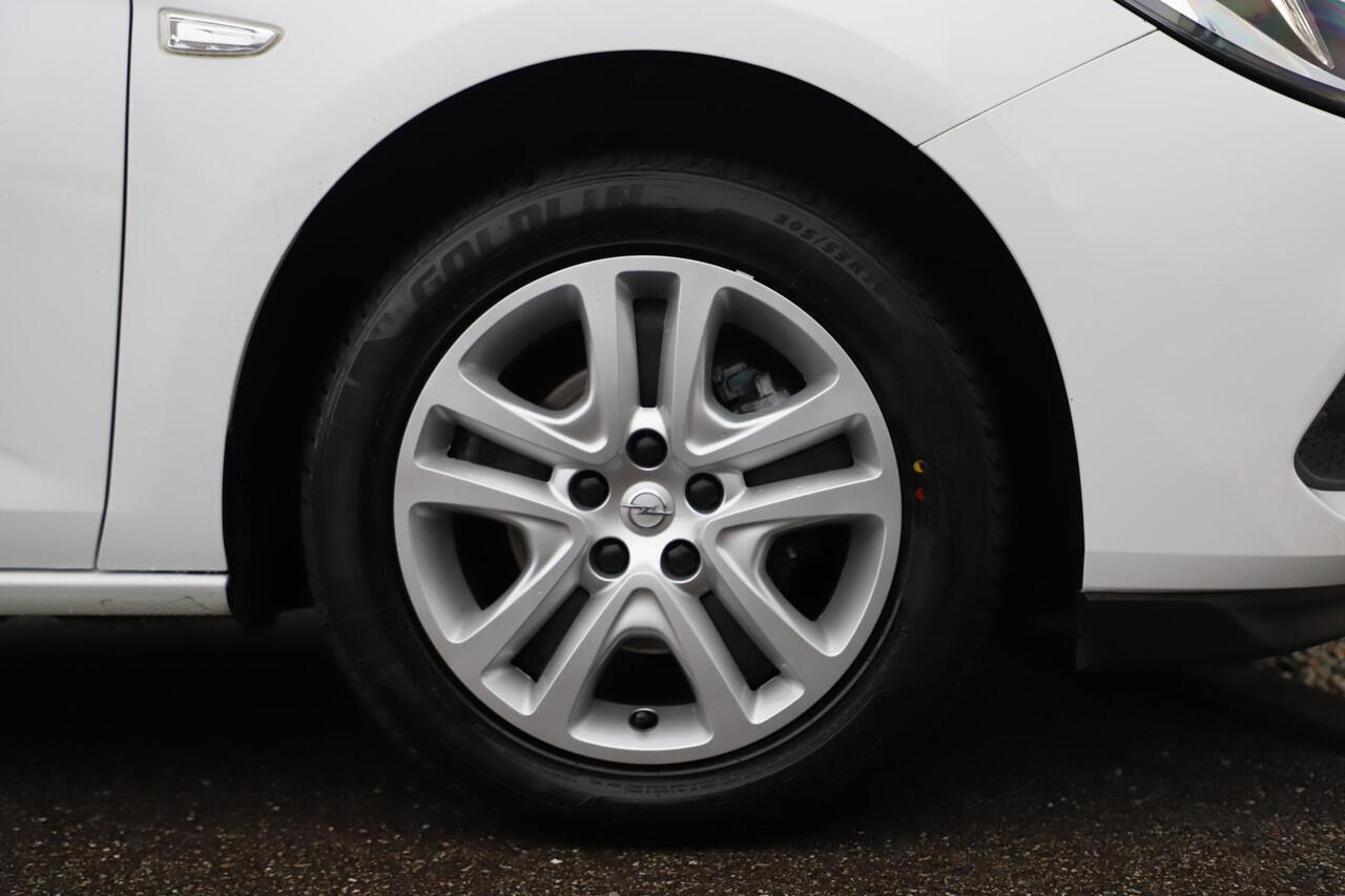 Opel ASTRA Sports Tourer 1.2 Edition 110PK Trekhaak Navigatie Carplay Android Bluetooth Airco Cruise Control Parkeersensor