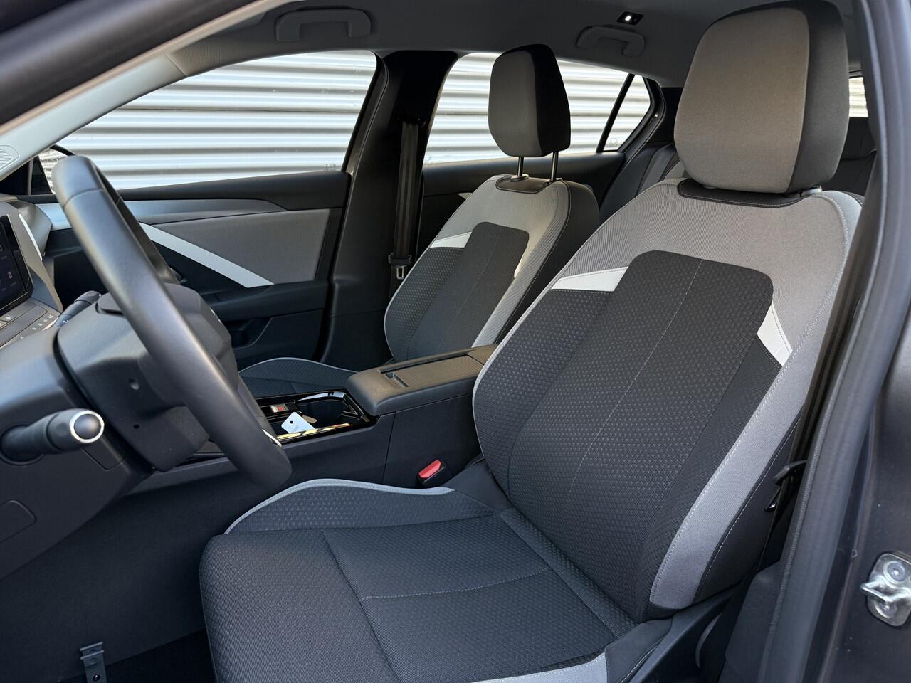 Opel ASTRA 1.2 Edition met 21.840km!! Als nieuw!! | PDC V+A | Navi | Led Koplampen | Cruise | Clima | LM Velgen | RIJKLAARPRIJS INCL 12 MAANDEN GARANTIE EN BEURT