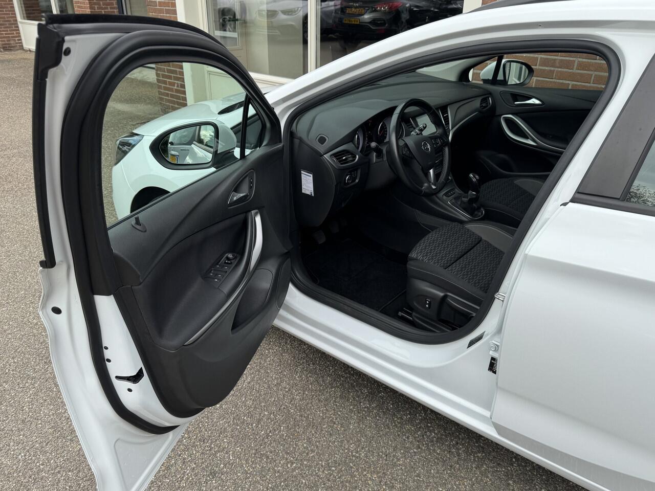 Opel ASTRA Sports Tourer 1.2 Edition 110 Pk, Airco, Navigatie,