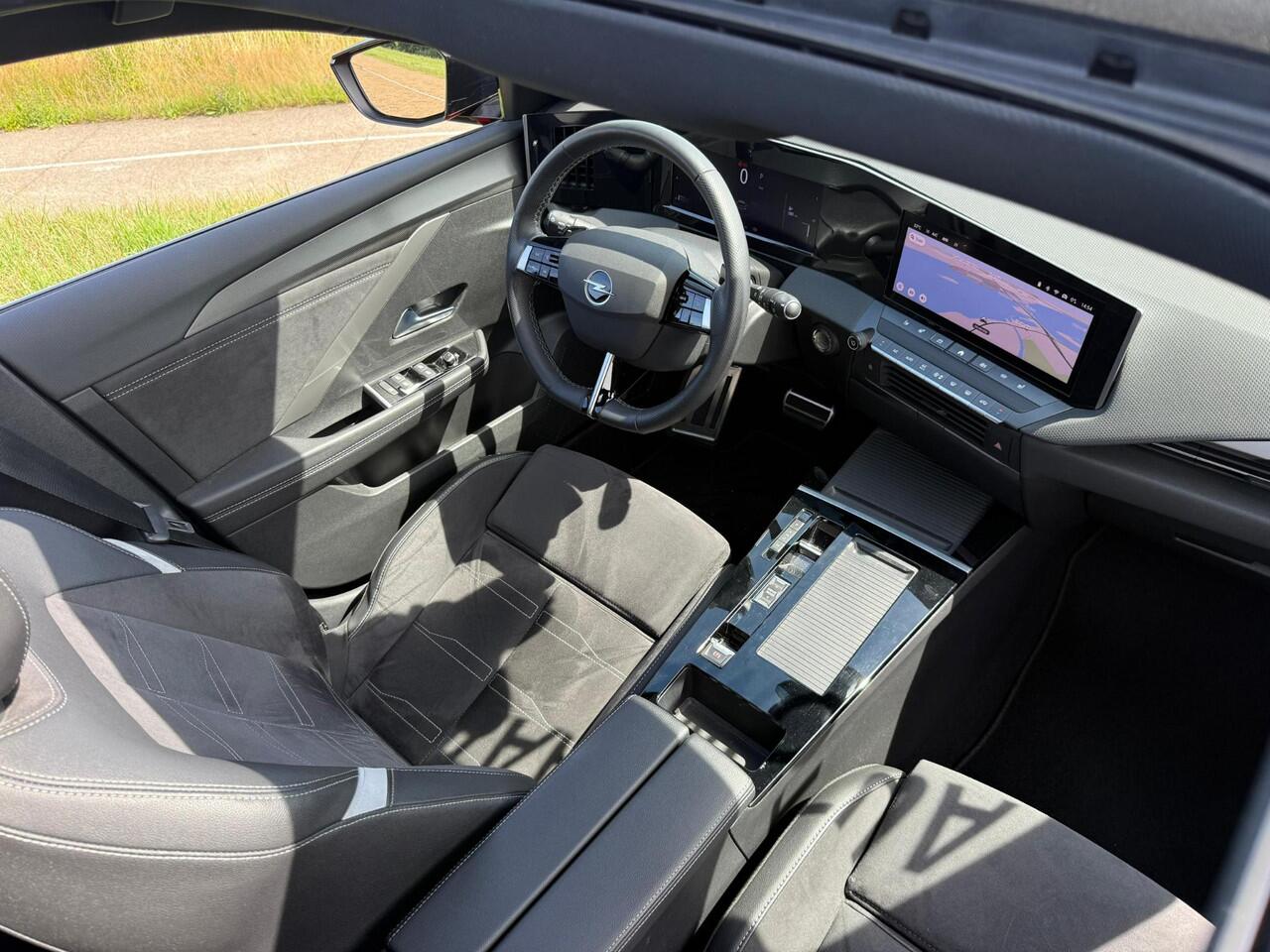 Opel ASTRA Sports Tourer 1.2 Ultimate *Afneembare Trekhaak & Panoramadak*