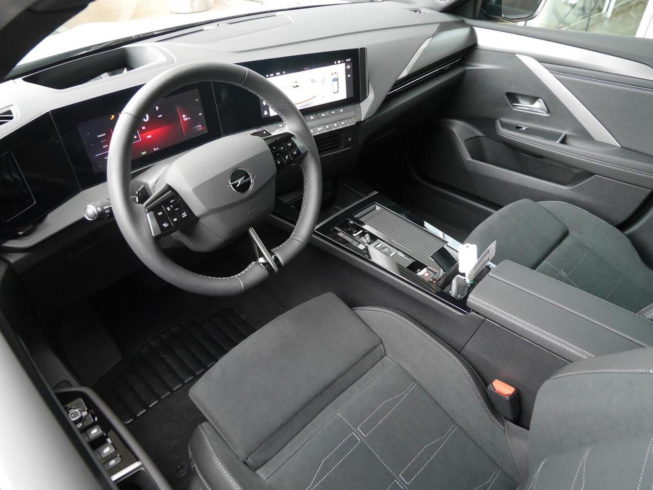 Opel ASTRA Sports Tourer 1.2 Turbo Hybrid GS | Nieuwe auto | Rondom camera | 18 inch lichtmetalen velgen | Stoel en stuurverwarming | Head up display | Panoramadak | Full options