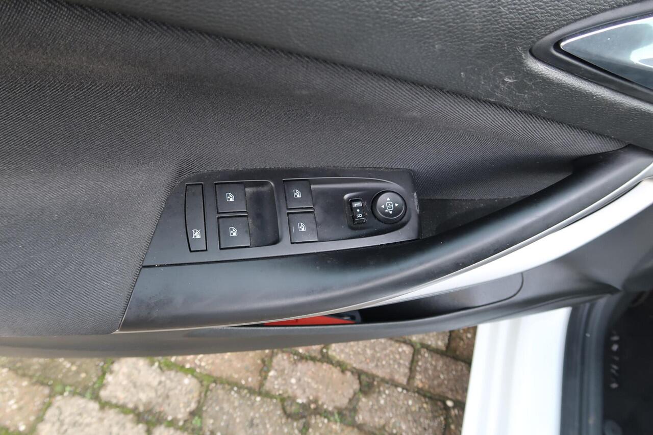 Opel ASTRA Sports Tourer 1.2 Edition NAVI CRUISE 6 VERSNELLINGEN