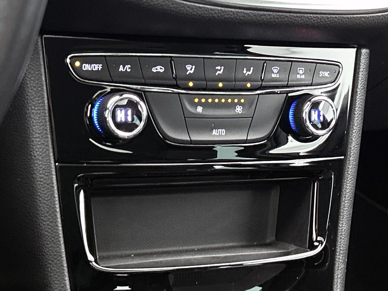 Opel ASTRA Sports Tourer 1.2 Business Elegance Navigatie | Schuifdak | Camera achter | Trekhaak