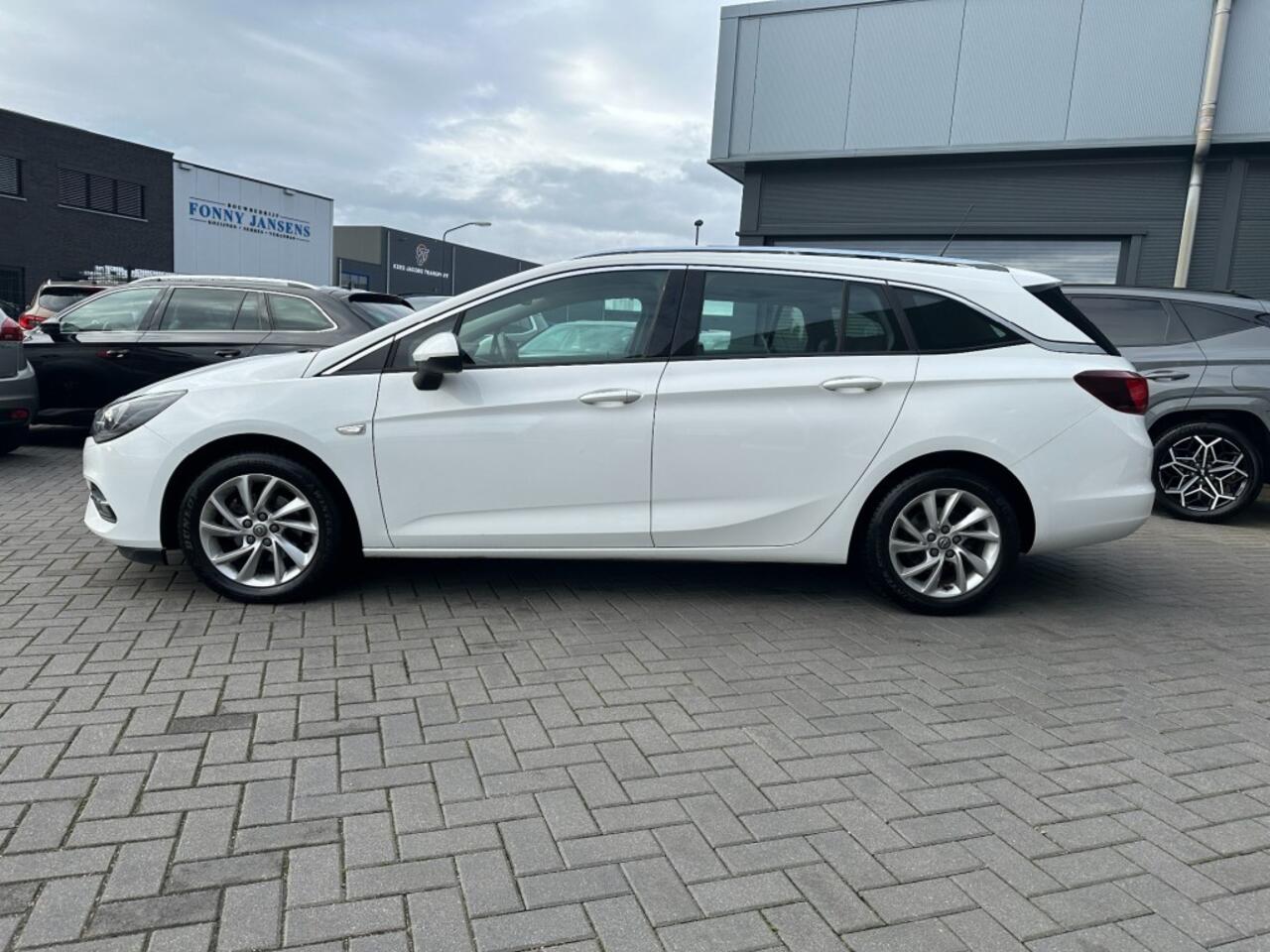 Opel ASTRA Sports Tourer 1.2T Business Elegance Navigatie