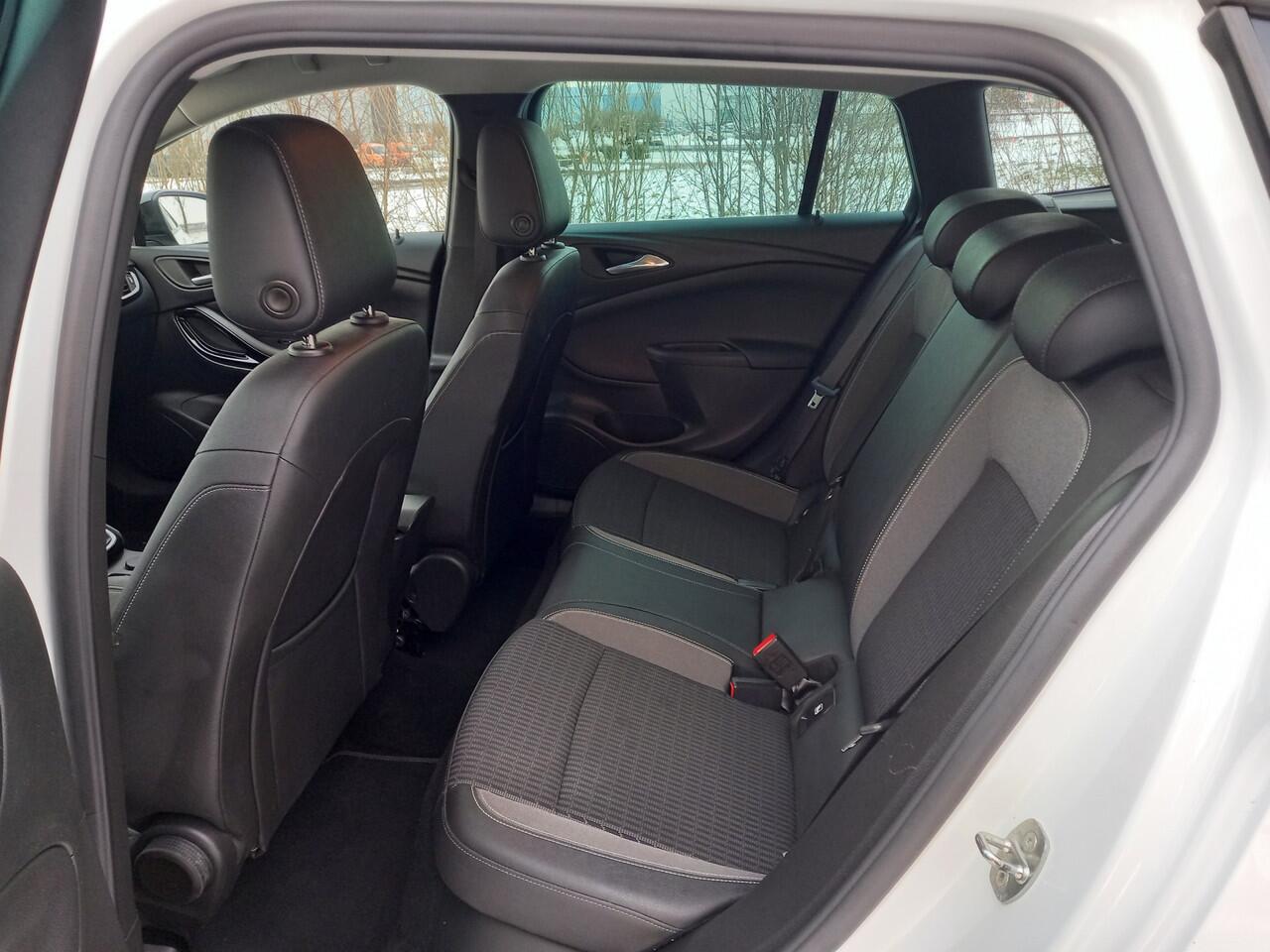 Opel ASTRA Sports Tourer 1.2 Design & Tech