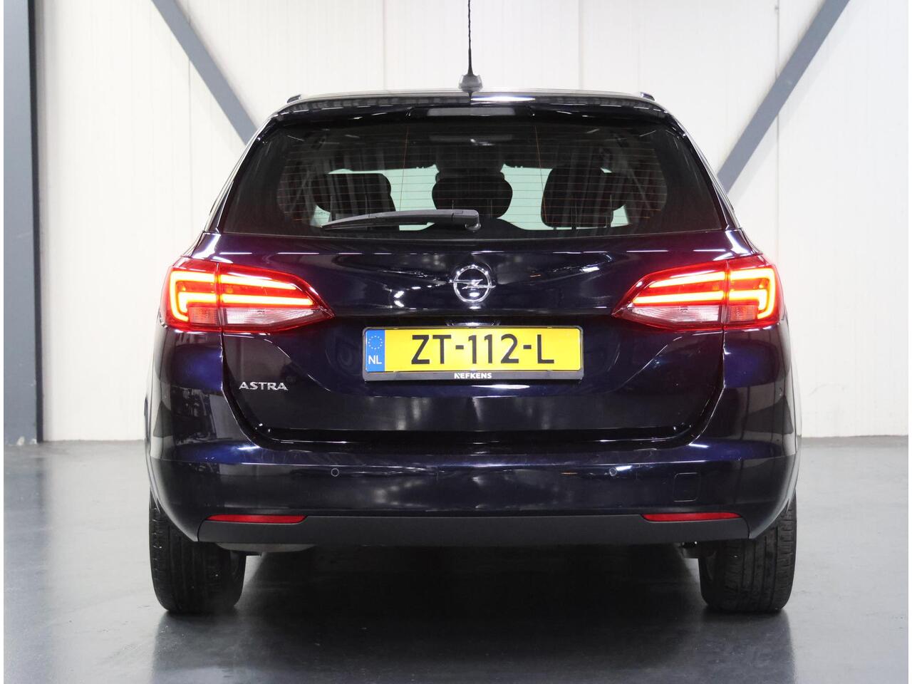 Opel ASTRA ST 150PK Innovation | 1ste eigenaar | AppleCarplay/Android Auto | AGR Stoelen | Elektrische klep | matrix LED lampen | Adaptive Cruise Control | Armsteun | Parkeersensoren | Navigatie | Climate Control | Keyless | AUTOMAAT | Isofix | Privacy Glass |