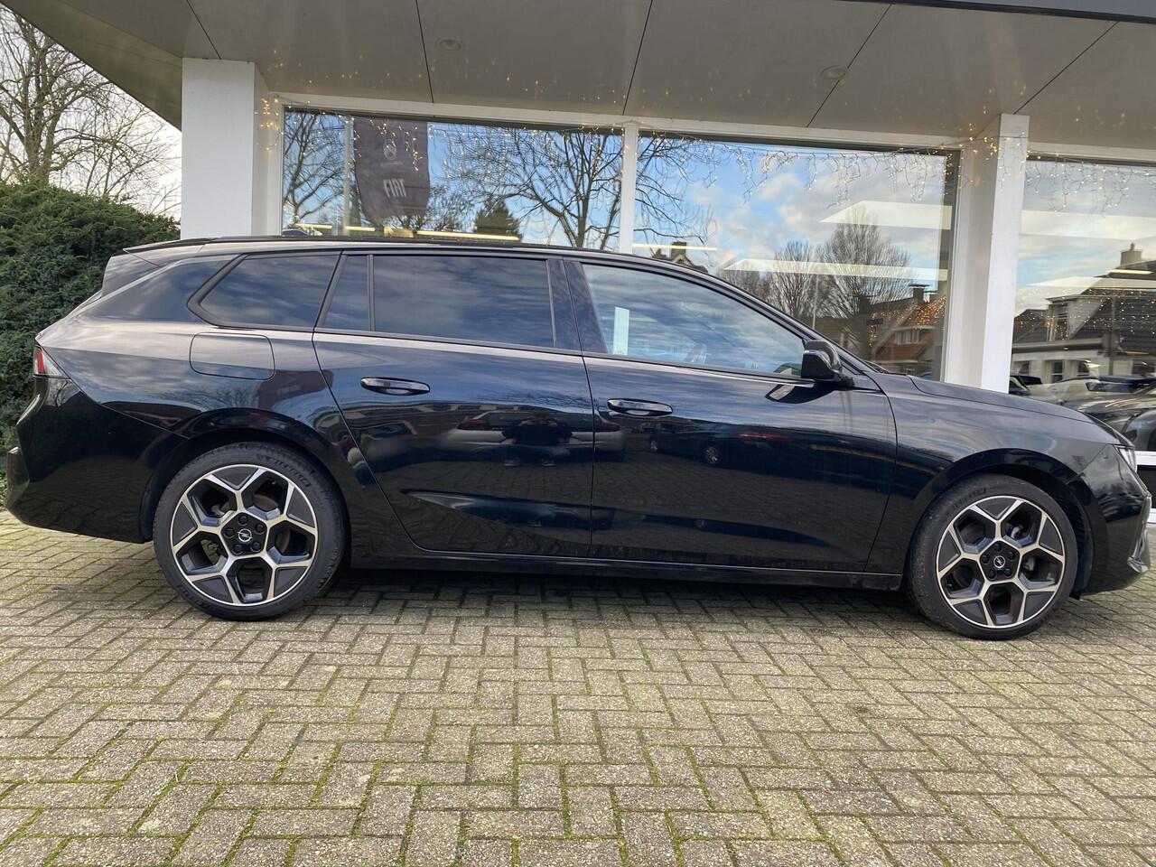 Opel ASTRA Sports Tourer 1.2T 130pk Automaat Ultimate | Schuif/-kanteldak| Navigatie | 360 Camera | AGR Comfortstoelen| Stuur & Stoel Verwarming |