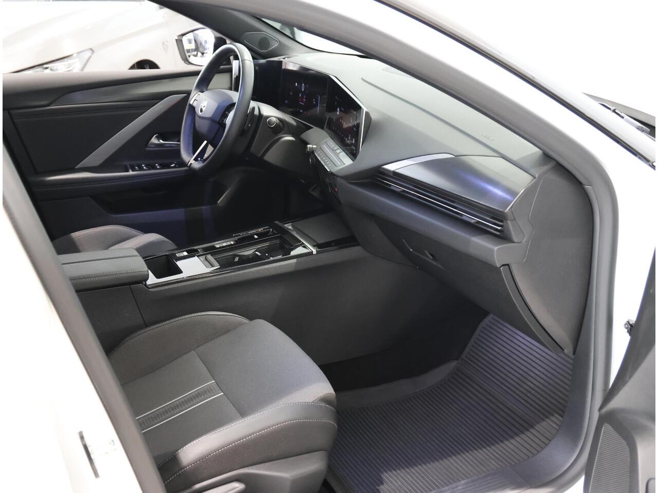 Opel ASTRA 1.2 GS 130PK Automaat | AppleCarPlay/AndroidAuto | Alcantara | 360°Camera | Keyless Entry&Start | Navigatie | Stoel/Stuur verwarmd | AGR Stoelen | Adaptive Cruise Control | Two-tone | Isofix | Privacy Glass |