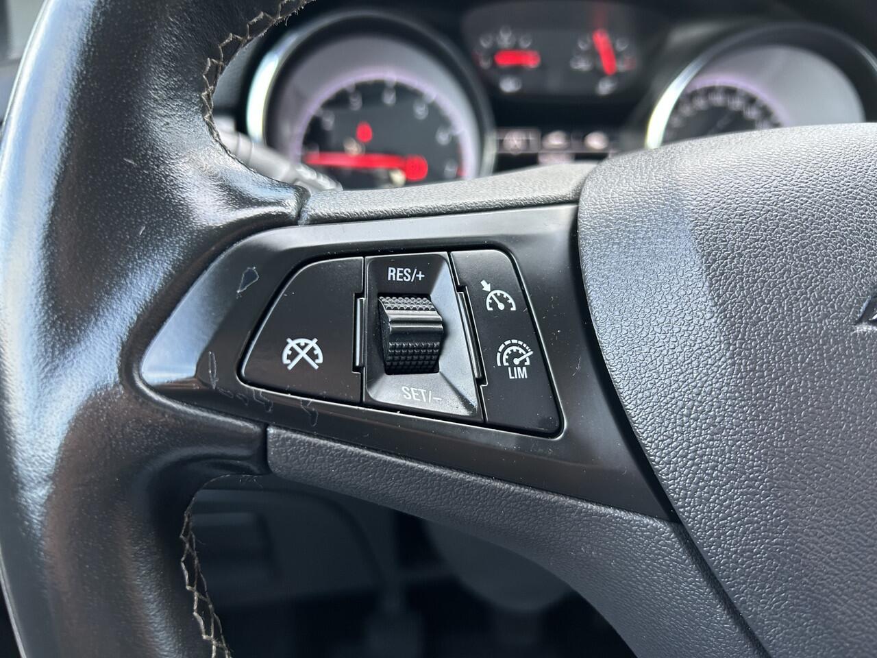 Opel ASTRA Sports Tourer 1.2 Edition 50% deal 5.375,- ACTIE Trekhaak / LED / Navi / Sportstoelen