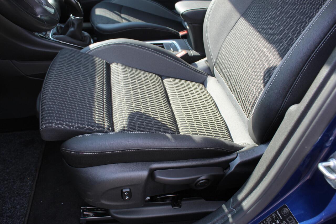 Opel ASTRA Sports Tourer 1.2 110pk Elegance Climate control , Camera , Cruise control , Stoel en stuur verwarming Bluetooth , LED dagrijverlichting ,