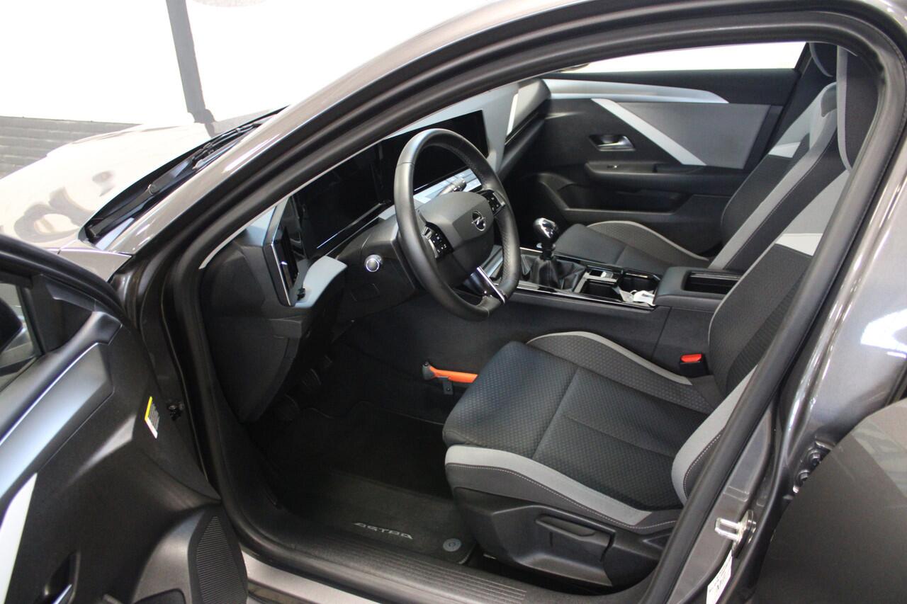 Opel ASTRA 1.2 Level 2 | Incl. 12 maanden garantie | Navigatie | LED koplampen | DAB+ radio | Cruise control | Apple Carplay & Android auto | Start & stop systeem | Rijstrook assistent | Isofix | Parkeersensoren voor en achter | Keyless start | Virtual Cockpit |