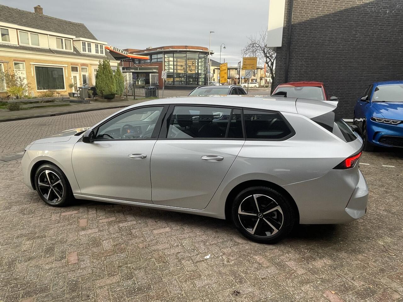 Opel ASTRA Sports Tourer 1.2 Business Edition ECC/Parkeerhulp V+A/Apple Carplay/Android Auto.
