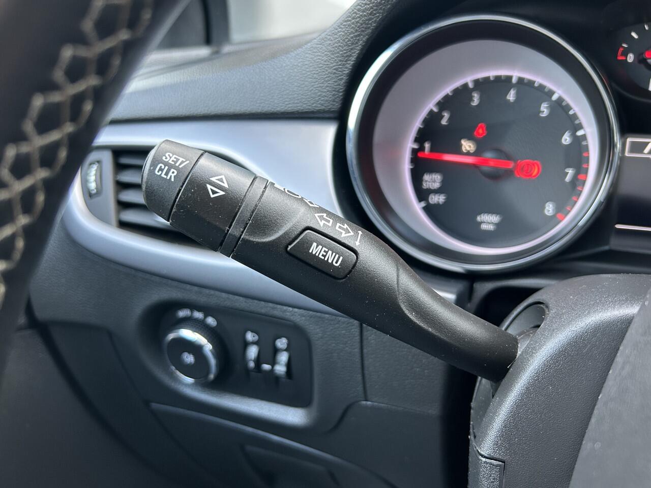 Opel ASTRA Sports Tourer 1.2 Edition 50% deal 5.375,- ACTIE Trekhaak / LED / Navi / Sportstoelen