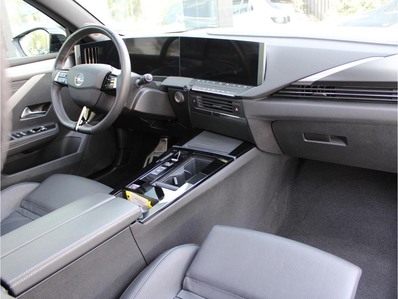 Opel ASTRA Sports Tourer 1.2 Turbo Ultimate | Navi / Panoramadak / Leder