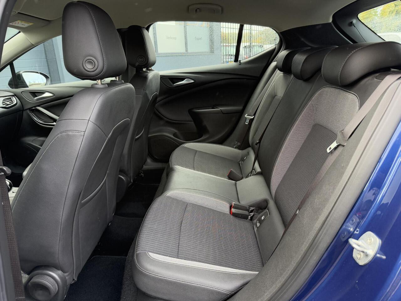 Opel ASTRA 1.2 Blitz Elegance 1e Eigenaar,Navi,Camera,131pk,Clima,Cruise,Lm velgen,6 Bak,Pdc V+A,Apk tot 08-2027