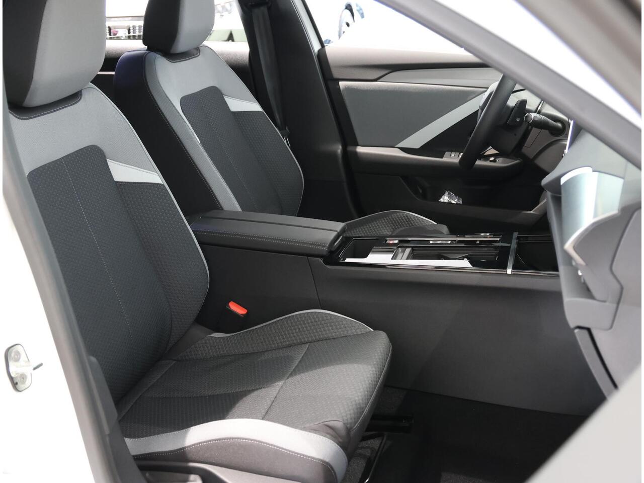 Opel ASTRA Sports Tourer 1.2 Turbo 145PK Hybrid Business Edition | Navigatie | Stoel/stuur verwarming | Apple carplay/Android auto | Climate Control | AGR-Stoelen