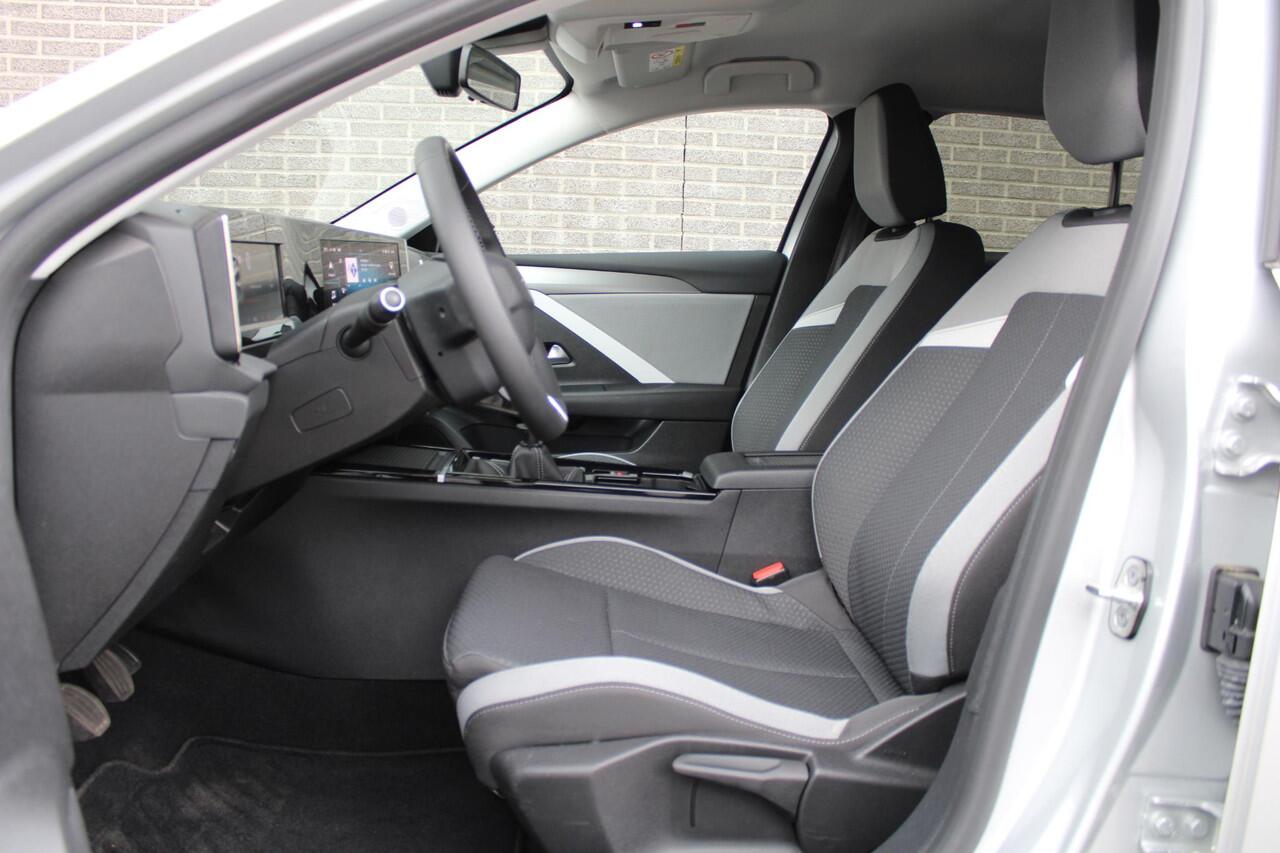 Opel ASTRA Sports Tourer 1.2 Level 2 Cruise en Climate Control, Parkeersensoren Voor en Achter, Navigatie