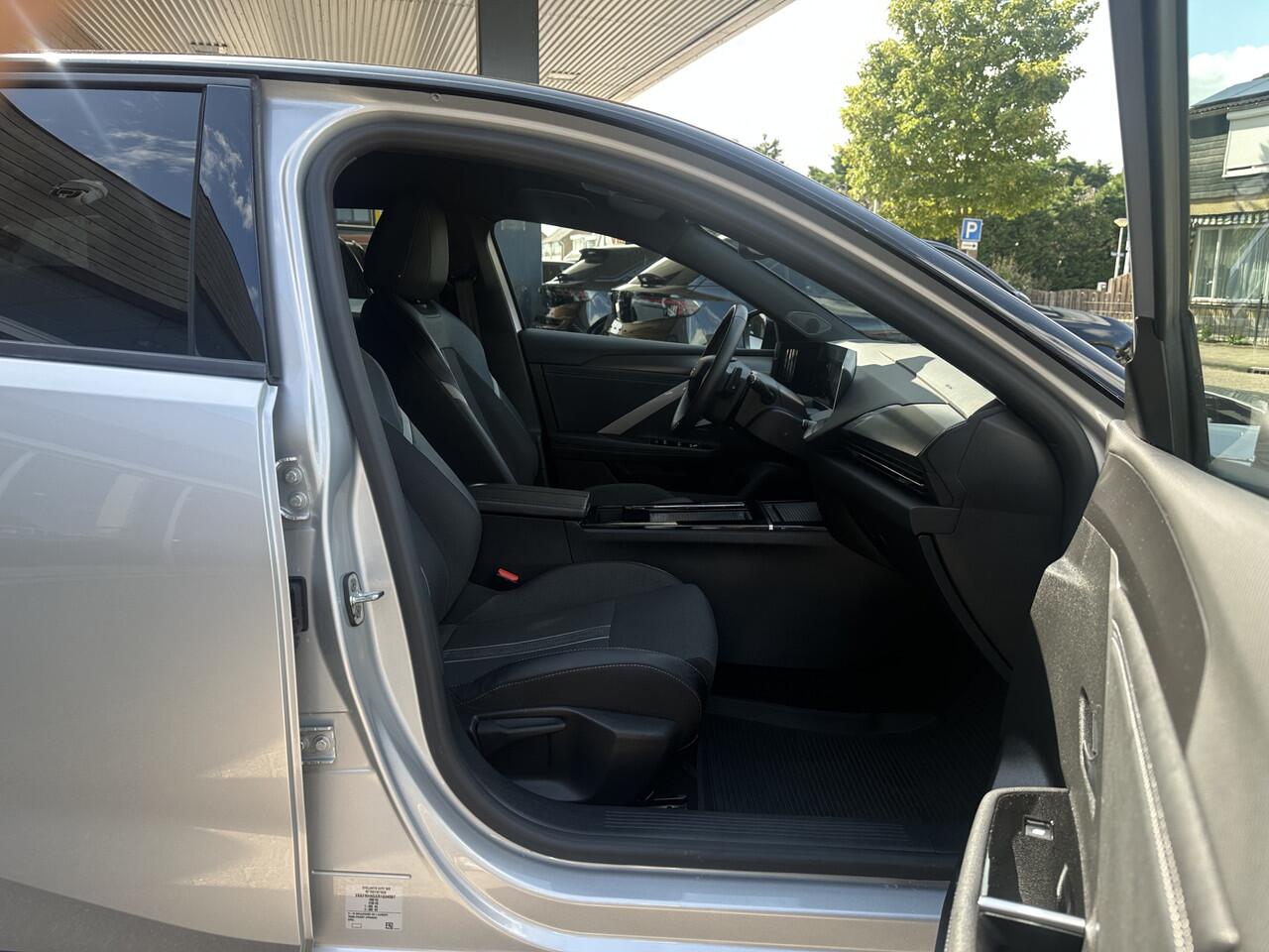 Opel ASTRA Sports Tourer 1.2 Turbo GS Key less/Camera V+A/Stoel en stuurverwarming.