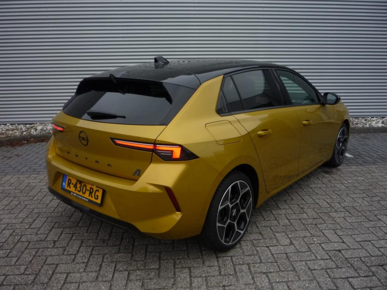 Opel ASTRA 1.2 Turbo (130Pk) Ultimate Intro Schuif/Kantel Navi Géén Aflever