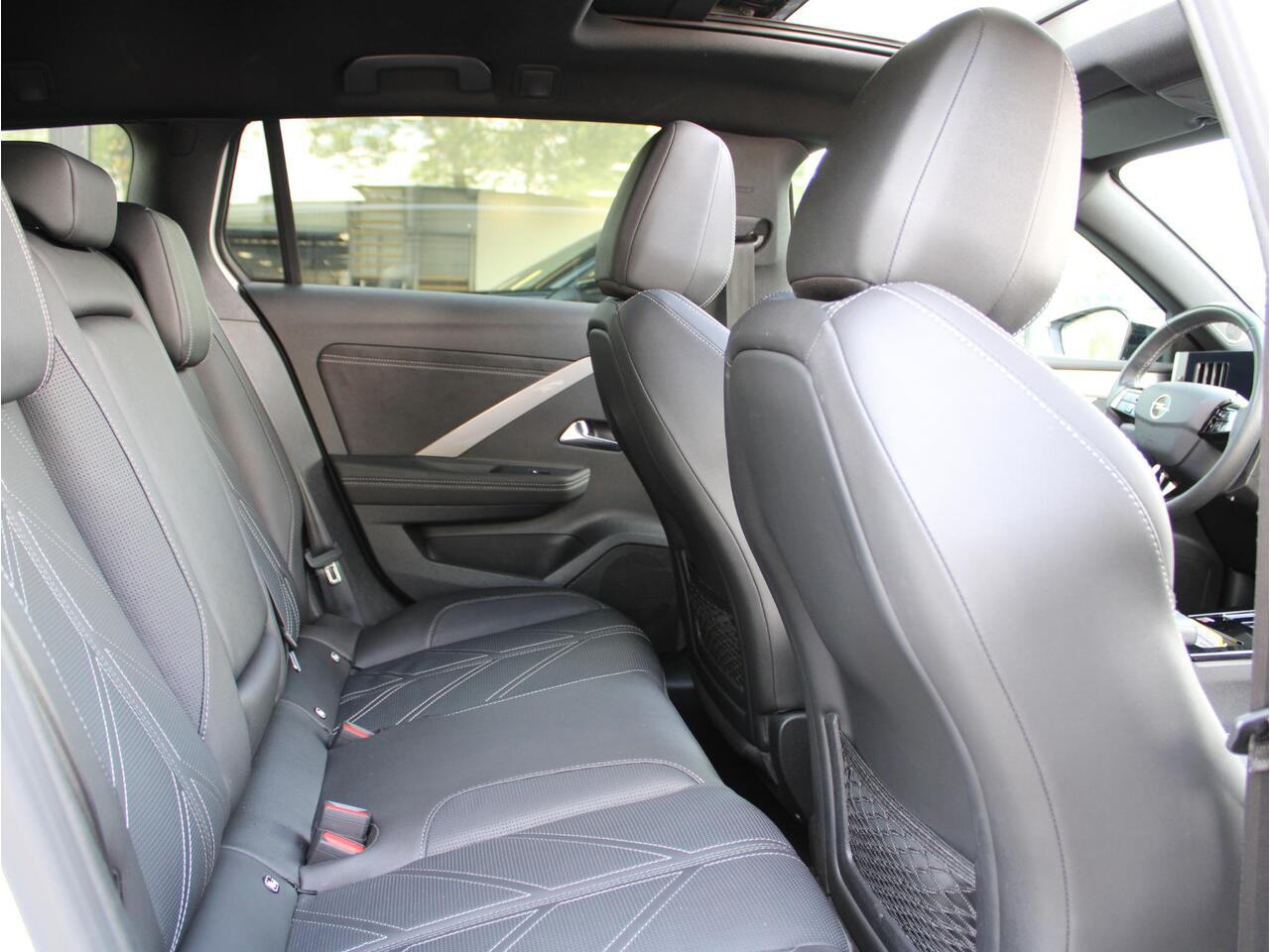 Opel ASTRA Sports Tourer 1.2 Turbo Ultimate | Navi / Panoramadak / Leder