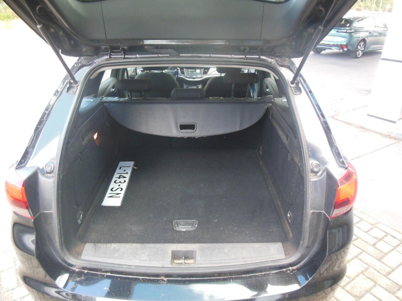 Opel ASTRA Sports Tourer 1.2 Edition Staat in De Krim