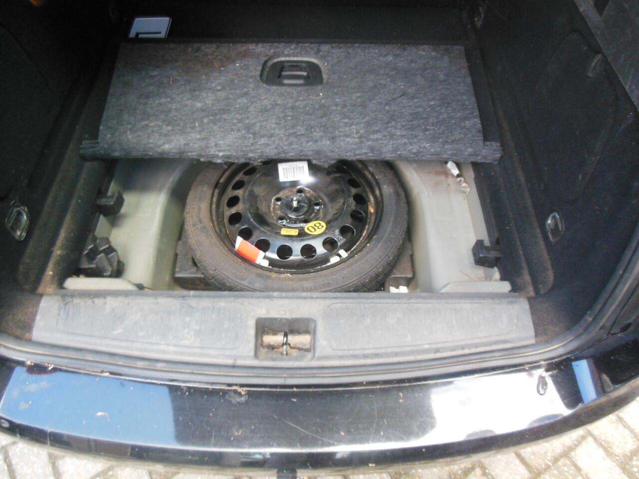 Opel ASTRA Sports Tourer 1.2 Edition Staat in De Krim