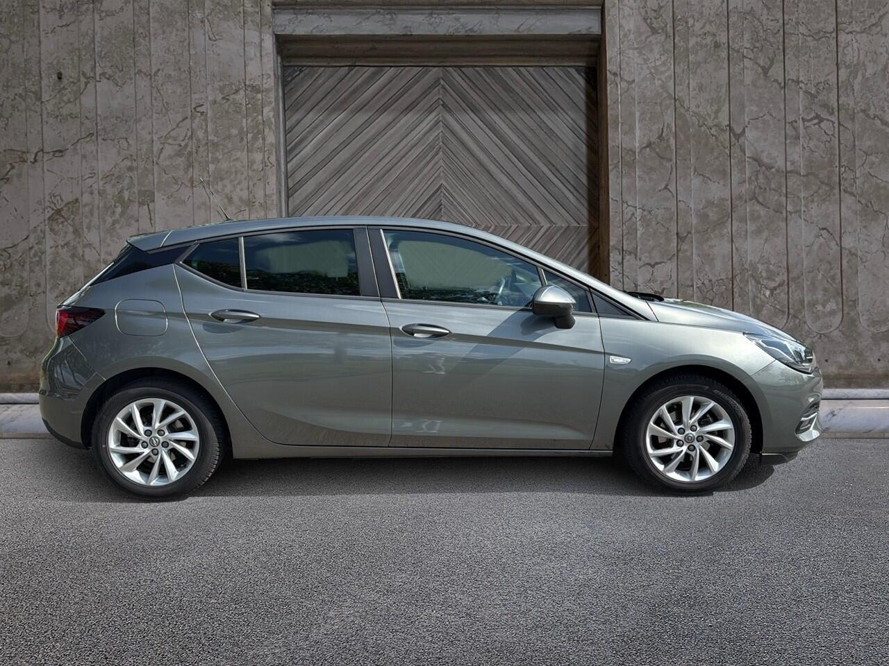 Opel ASTRA 1.2 Edition, led, navi, carplay 5 drs