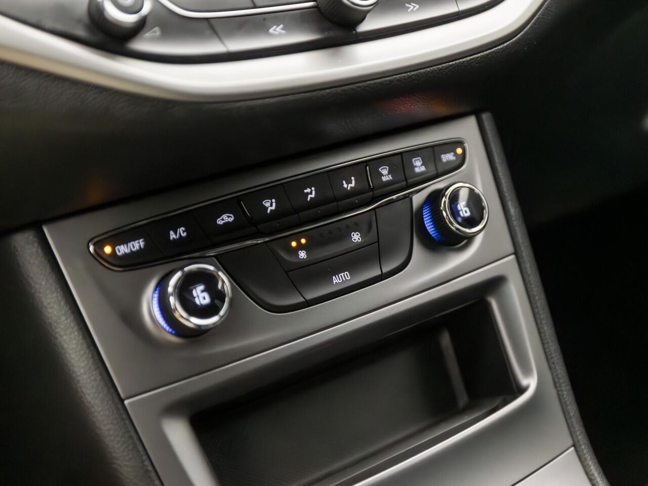 Opel ASTRA Sports Tourer 1.0 Turbo Sport (APPLE CARPLAY, GROOT NAVI, CLIMATE, SPORTSTOELEN, CRUISE, PARKEERSENSOREN, GETINT GLAS, LM VELGEN, NIEUWSTAAT)