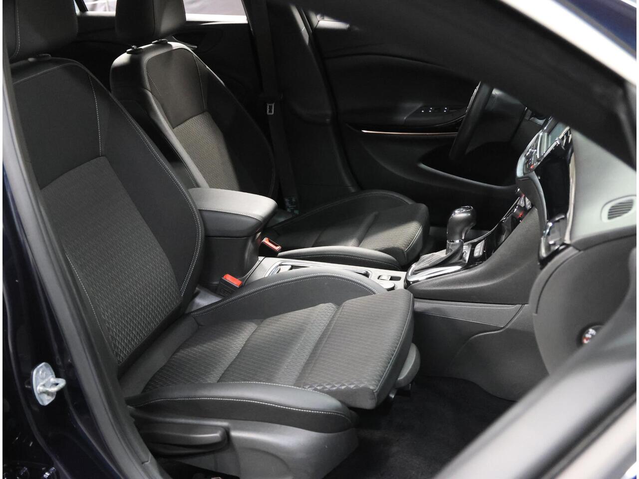 Opel ASTRA ST 150PK Innovation | 1ste eigenaar | AppleCarplay/Android Auto | AGR Stoelen | Elektrische klep | matrix LED lampen | Adaptive Cruise Control | Armsteun | Parkeersensoren | Navigatie | Climate Control | Keyless | AUTOMAAT | Isofix | Privacy Glass |