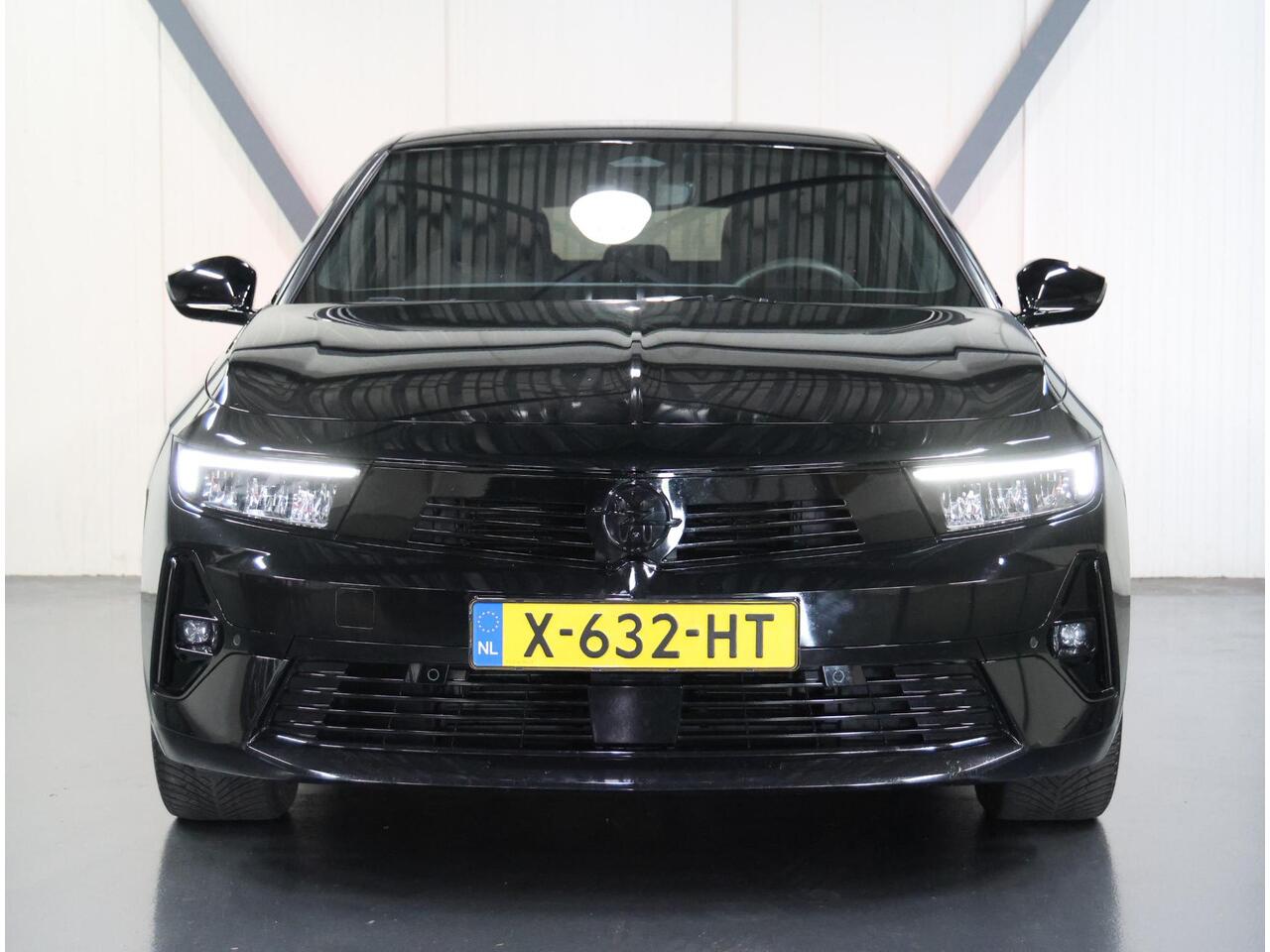 Opel ASTRA Sports Tourer 1.2 130PK Level 4 | AUTOMAAT | AppleCarPlay/AndroidAuto | Alcantara | 360°Camera | Keyless Entry&Start | Navigatie | Stoel/Stuur verwarmd | AGR Stoelen | Adaptive Cruise Control | Black Edition! |