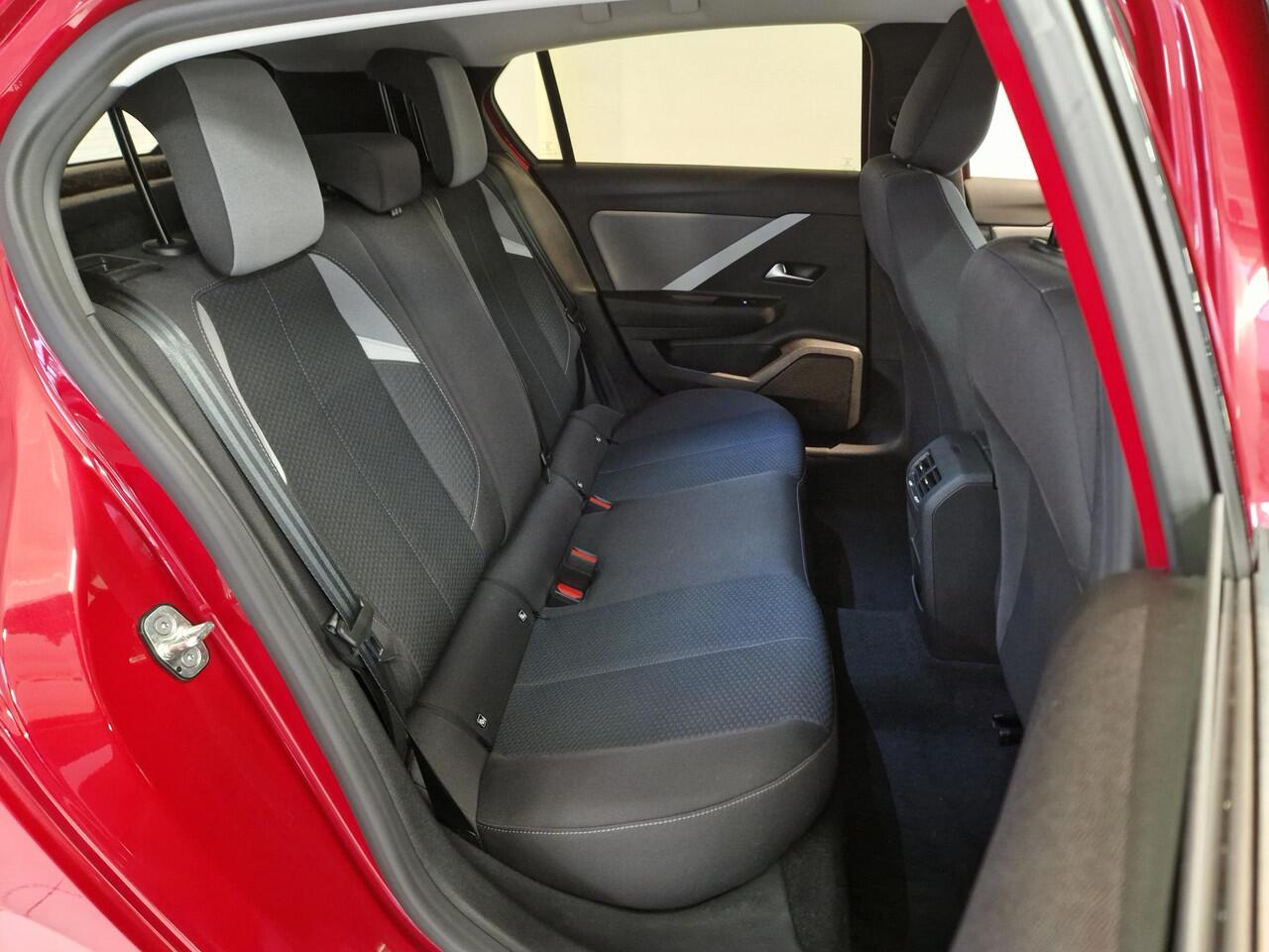 Opel ASTRA 1.2 Level 3 Stoelverwarming| Stuurwielverwarming | Achteruitrijcamera | Apple Carplay/Android Auto