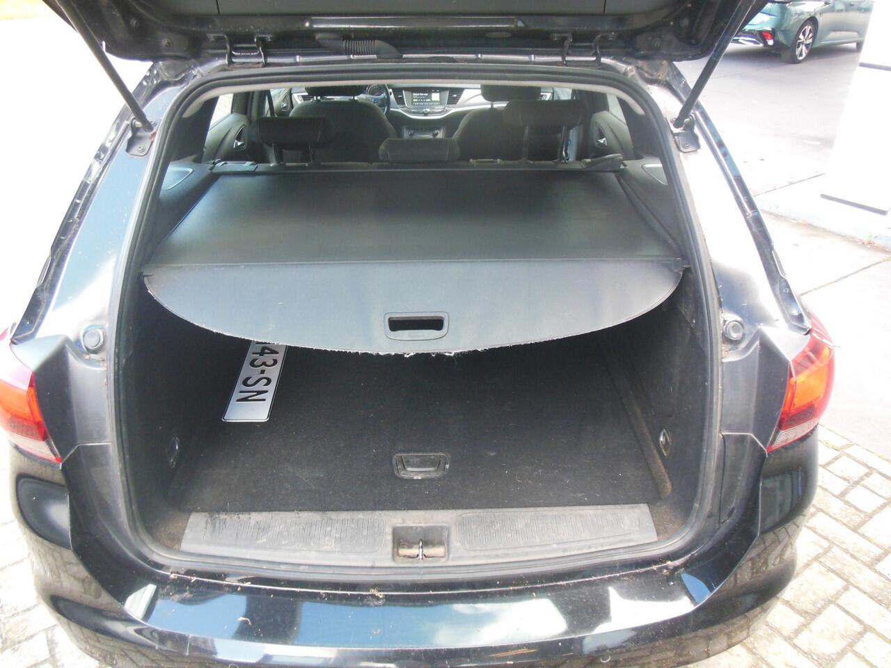 Opel ASTRA Sports Tourer 1.2 Edition Staat in De Krim