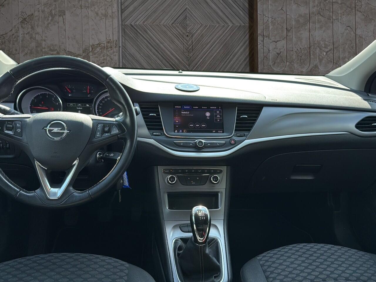 Opel ASTRA 1.2 Edition, led, navi, carplay 5 drs