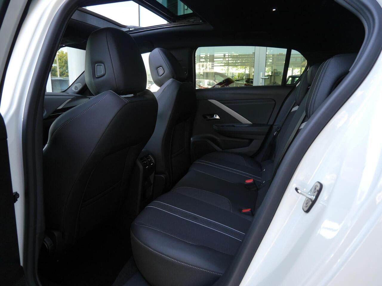 Opel ASTRA 1.2 Turbo GS | Nieuwe auto | Stoel en stuurverwarming | Panoramadak | Afneembare trekhaak | 18 inch | Navigatie | Adaptive cruise control | head up display | Led verlichting