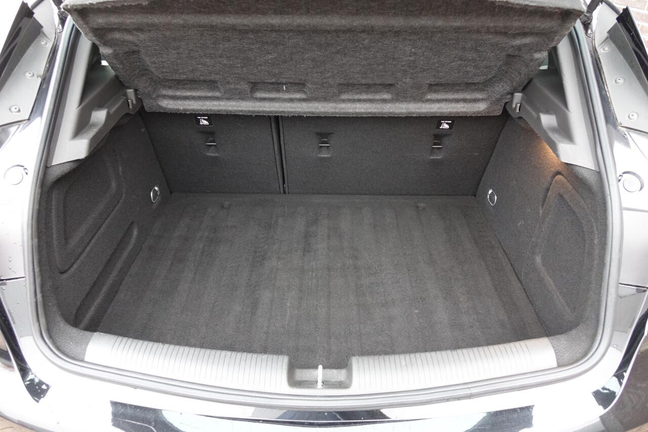 Opel ASTRA 1.2 Business Edition, zwart, 5 deurs, navigatie, prachtige auto! Nieuwe distributie!