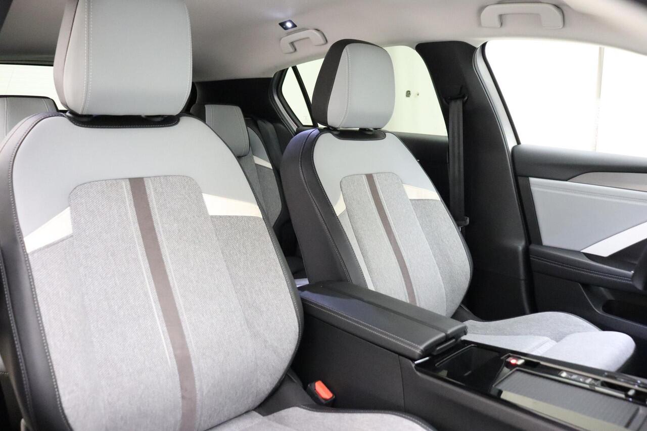 Opel ASTRA 1.2 Elegance 130 PK Automaat | Navigatie | Climate control | Keyless | Lichtmetalen velgen | Camera | Getint glas | Cruise control | Parkeersensoren | Demo |