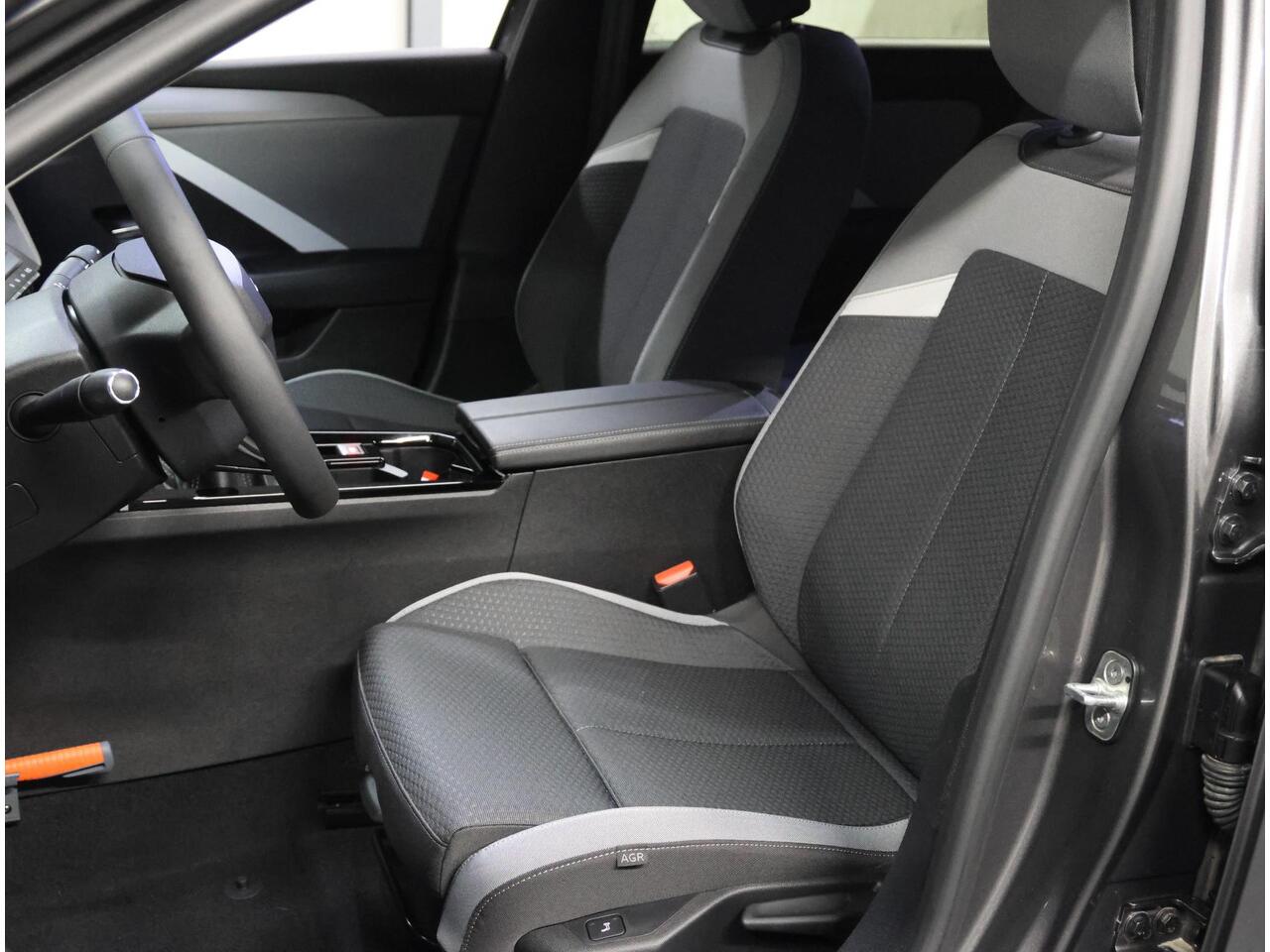 Opel ASTRA Sports Tourer 1.2 110PK Business Edition | 1ste eigenaar | AppleCarPlay/AndroidAuto | Navigatie | Adaptive Cruise Control | Keyless | AGR Stoel | Stoel/Stuur/Verwarming | FULL LED | Camera | Isofix | Privacy Glass |