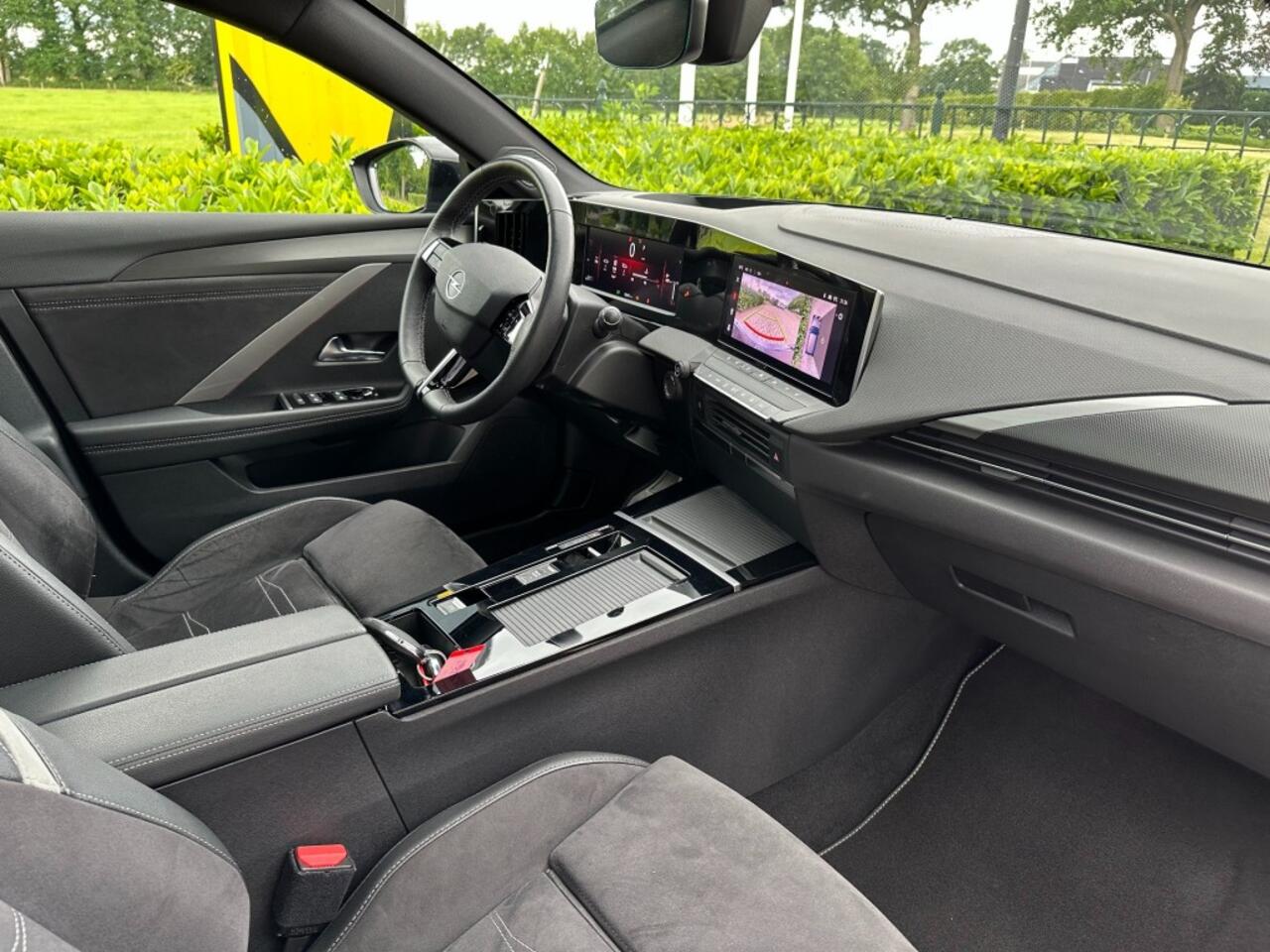 Opel ASTRA 1.2 Ultimate Pano / HUD / Keyless