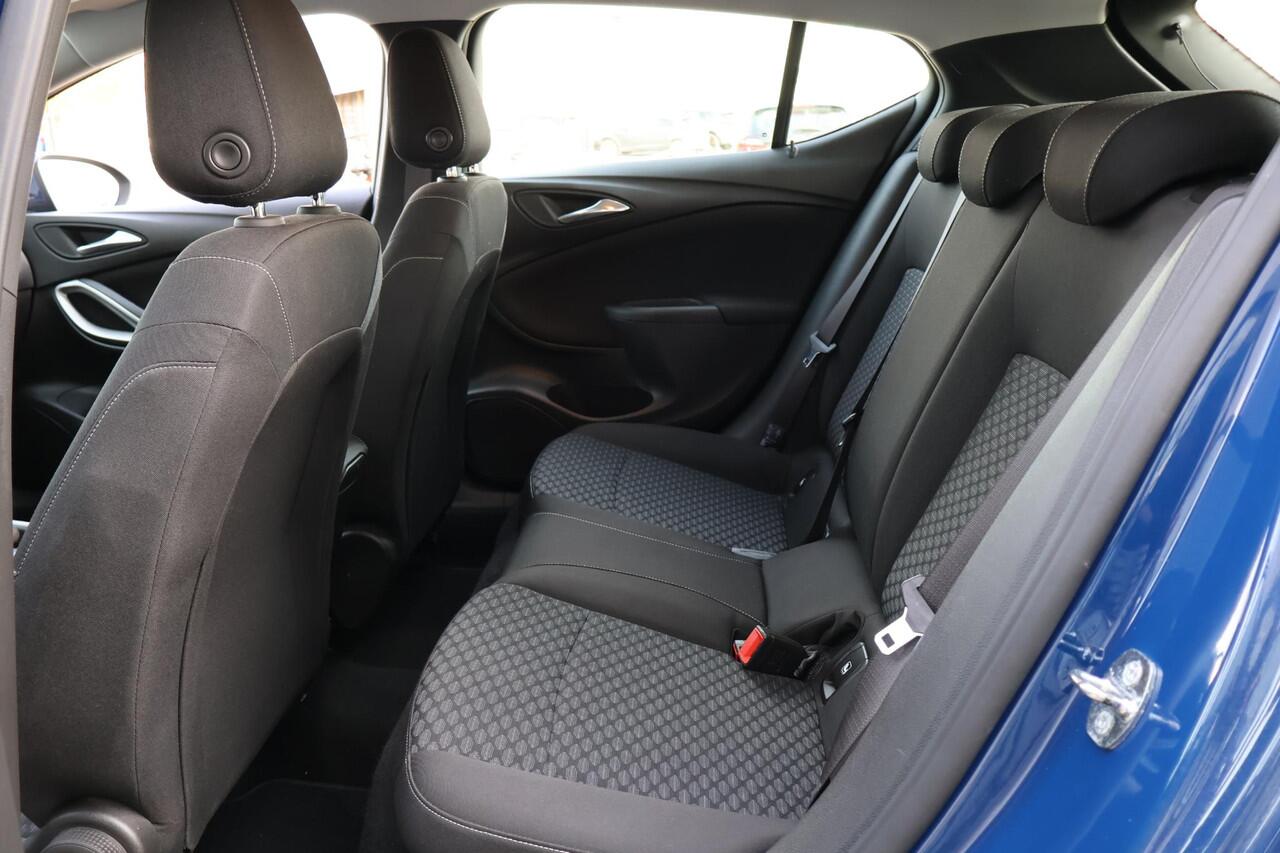 Opel ASTRA 1.2 Edition 1e Eigenaar | Dealer Onderh | NL-Auto | BTW | Carplay | Navi By App | Bluetooth | Cruise | Hill-Hold | Start/Stop | Led | PDC