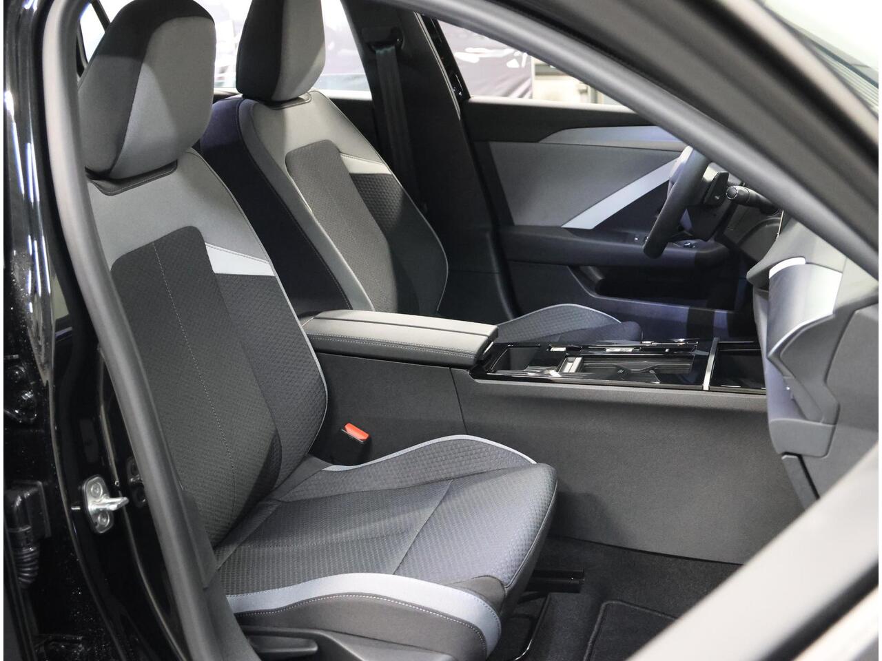 Opel ASTRA Sports Tourer 1.6 Turbo 225PK Plug In Hybrid Edition | AUTOMAAT | AppleCarPlay/AndroidAuto | Trekhaak | AdaptiveCruiseControl | Rondom Parkeersensoren | Isofix |