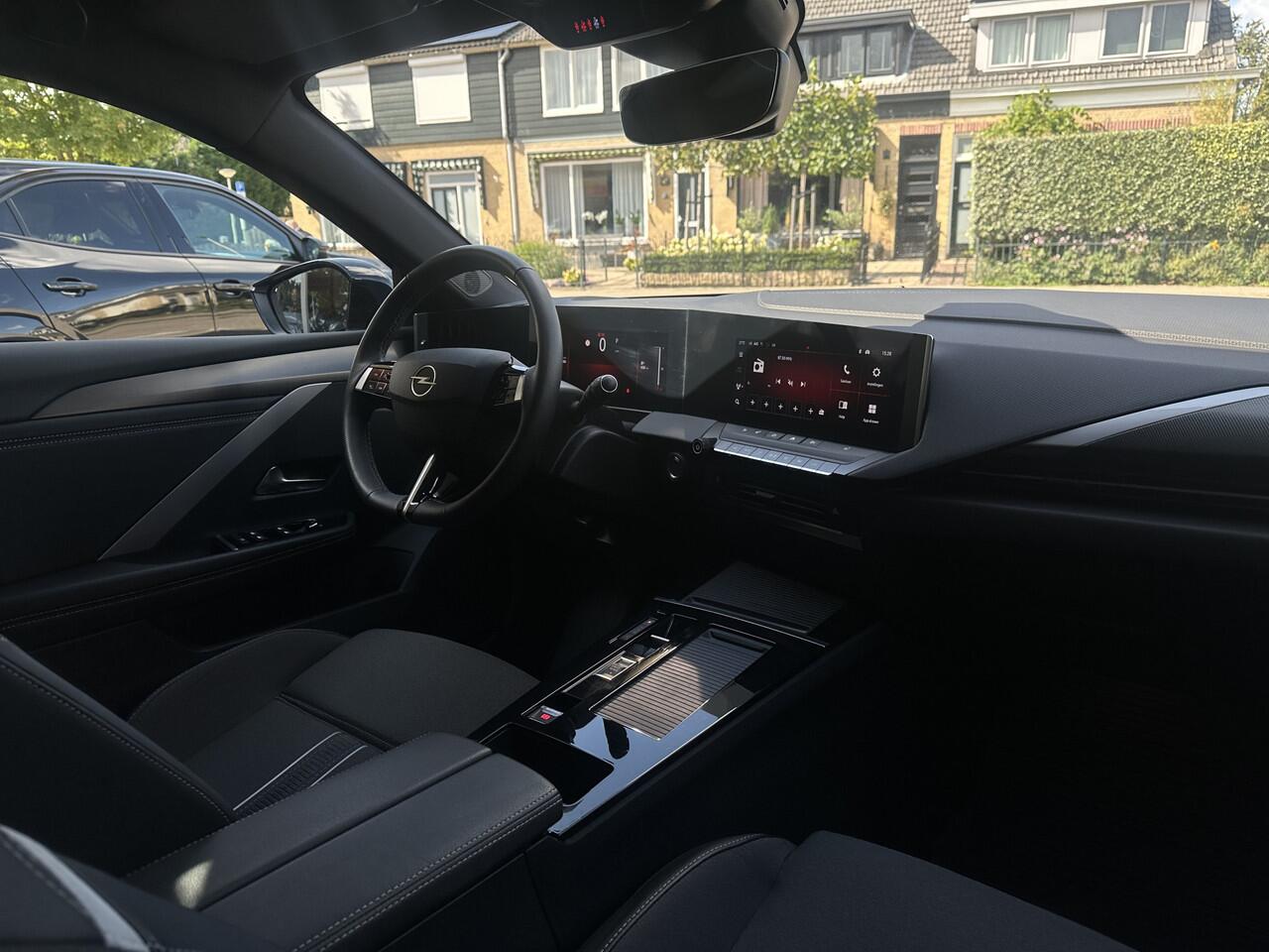 Opel ASTRA Sports Tourer 1.2 Turbo GS Key less/Camera V+A/Stoel en stuurverwarming.