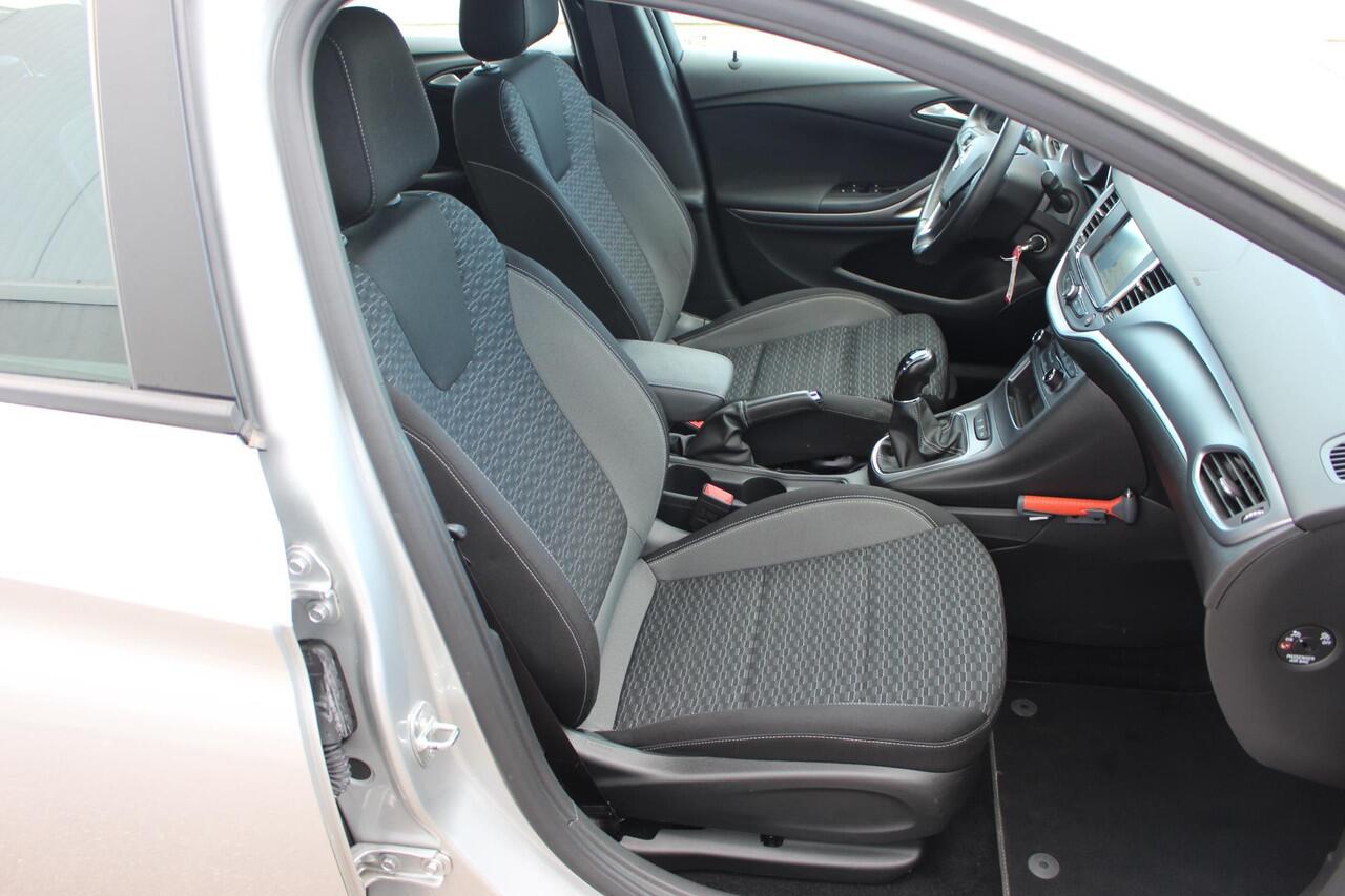 Opel ASTRA Sports Tourer 1.2 Edition 131PK , AGR stoel,carplay android, Navi, Camera, climate + cruise control,1e eigenaar.