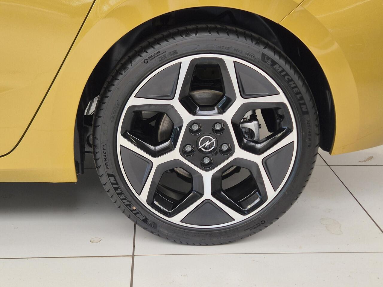 Opel ASTRA 1.2 Turbo Hybrid Ultimate Automaat | Head-up Display | Panoramisch Schuif/Kanteldak | Navigatie | Keyless Entry | AGR Comfortstoelen |