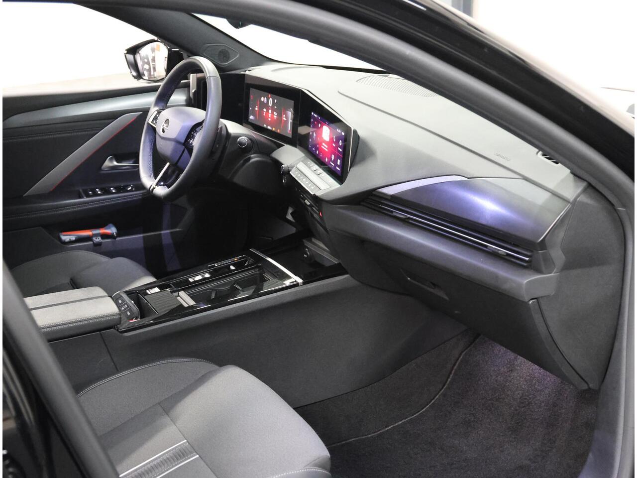 Opel ASTRA 1.2 130PK Turbo GS | AUTOMAAT | AppleCarPlay/AndroidAuto | 360° Camera | Keyless entry & Start | Stoel/Stuur verwarmd | AGR Bestuurdersstoel | Adaptive Cruise Control | Black Edition! |