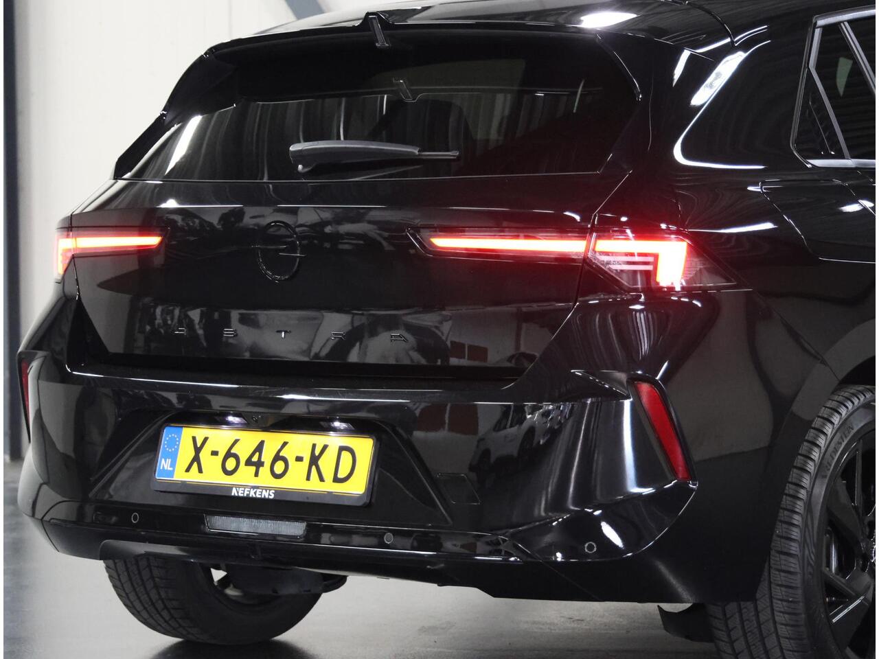 Opel ASTRA 1.2 130PK Turbo GS | AUTOMAAT | AppleCarPlay/AndroidAuto | 360° Camera | Keyless entry & Start | Stoel/Stuur verwarmd | AGR Bestuurdersstoel | Adaptive Cruise Control | Black Edition! |